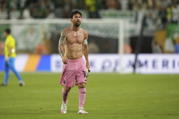 背负太多！TA：梅西被FIFA生拉硬拽进世俱杯 竭力扛起了国