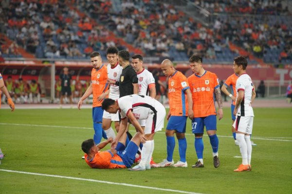 蓉城3-1泰山进8强 罗慕洛定位球双响黄政宇送点