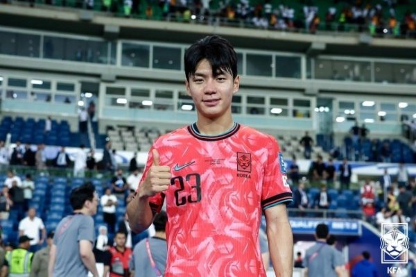 韩媒：退赛东亚杯的全晋旴被称为洪明甫太子，12球领跑职业联赛