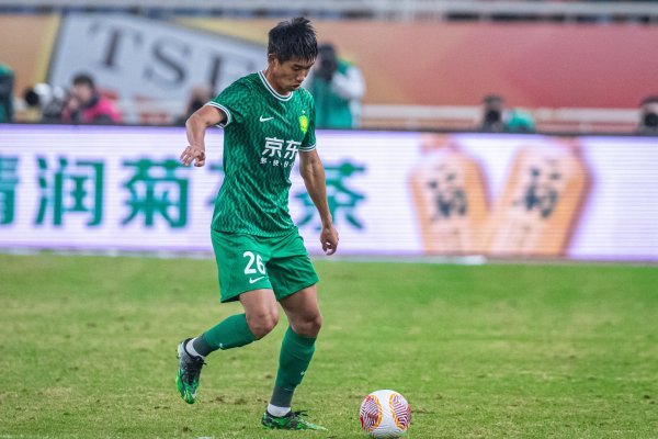 柏杨：球队赢球是关键，还有几场关键赛事  我们一场一场去踢
