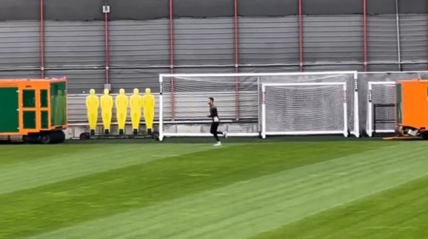 记者：自内收肌肌肉拉伤  以来，斯坦尼西奇首次复健    缓