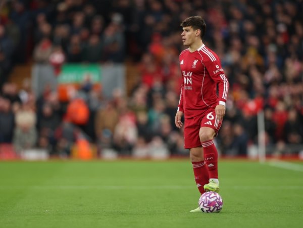 詹俊：科尔克兹的左路被针对了，身前没有队友回防他经常要1对2