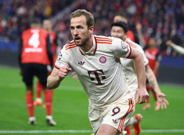 凯恩仅用12场便达成俱乐部单赛季20球，梅西最快17场、C罗