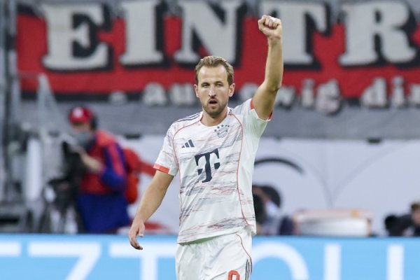 凯恩已连续10场赛事  为俱乐部和英格兰得分  ，近10场他