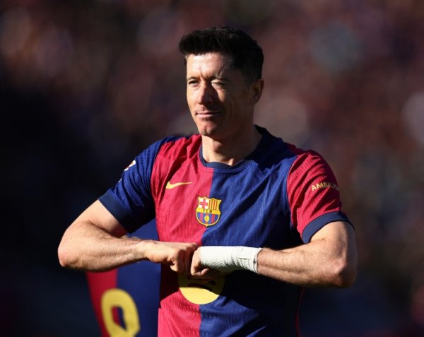 马卡电台：37岁莱万季末离队基本板上钉钉，巴萨和球员同意不续