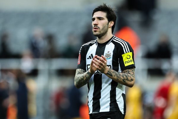 埃迪-豪：轮换阵形    踢得非常积极 托纳利在中场球员的表