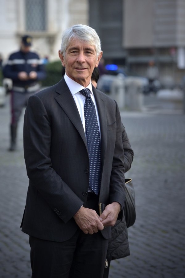 意大利体育部长：米兰科莫海外意甲？有积极性，但缺乏对球迷尊重