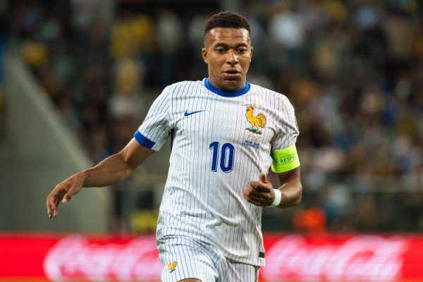 跨越  亨利普拉蒂尼，姆巴佩成首位连续8届金球奖进前10的法