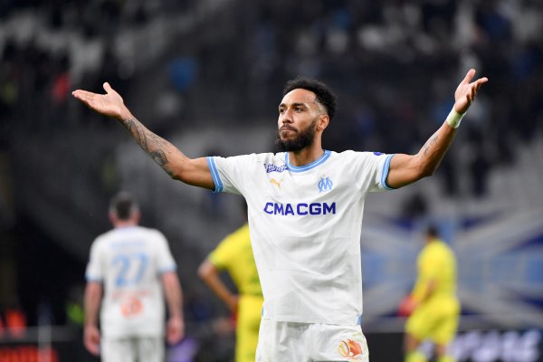 奥巴梅杨不满裁判    ：埃默森吃牌莫名其妙，我们甚至没法和