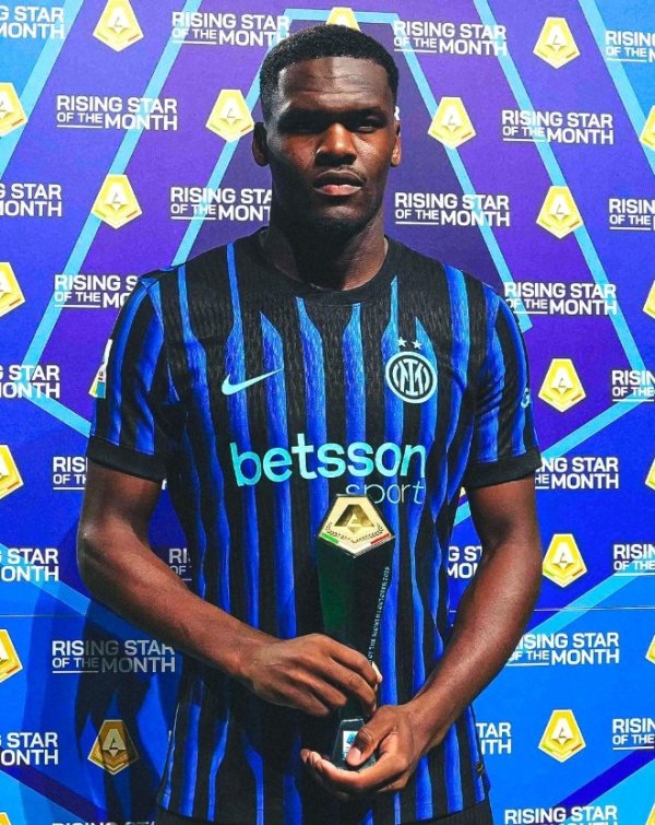 4场两球4助！对阵拉齐奥前，国米前场球员博尼领取意甲月最佳球