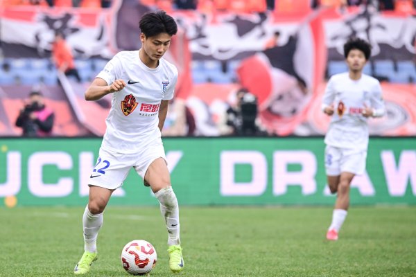 全运男足U20组5-8资格赛辽宁vs福建杆位：毛伟杰领队  