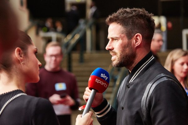 小雷：或许拉爵的言论改变了更衣室 姆伯莫+库尼亚配得上曼联运动活动    服